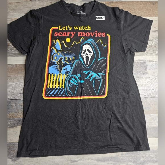 HALLOWEEN Ghost Face Graphic Tee Size Medium - Picture 2 of 8